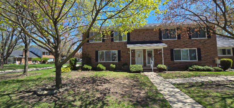 42206 Toddmark Ln in Clinton Township, MI - Building Photo