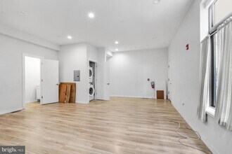 385 Martin St in Philadelphia, PA - Building Photo - Building Photo