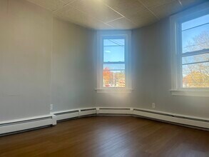 165 Park Rd, Unit 2W in West Hartford, CT - Building Photo - Building Photo