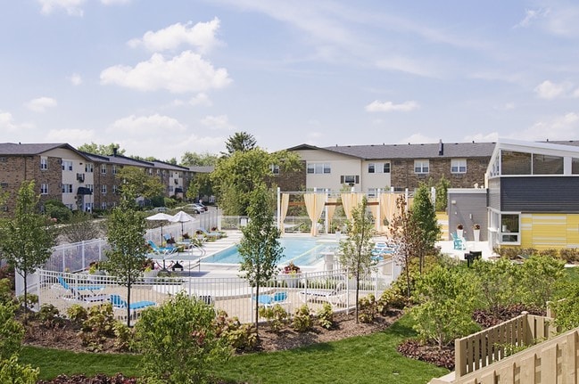 Village Park Apartments, LLC in Hoffman Estates, IL - Building Photo - Building Photo