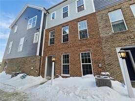 305 Frederick Wy in Cranberry Township, PA - Building Photo