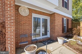4700 Warm Hearth Cir in Fairfax, VA - Foto de edificio - Building Photo