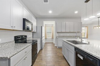 6021 Roderick Dr in Austin, TX - Building Photo - Building Photo