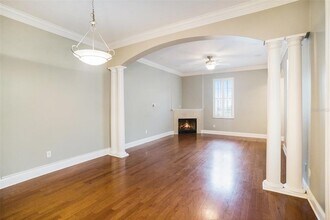 2419 Victoria Gardens Ln in Tampa, FL - Building Photo - Building Photo