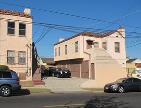 2001 W 70th St in Los Angeles, CA - Building Photo - Building Photo