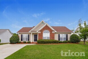 323 Dexter Pl in Monroe, NC - Building Photo