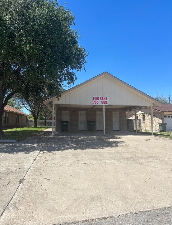 106 Joe Rice Dr in Del Rio, TX - Foto de edificio