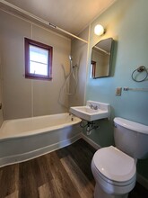 815 East Ave S in Lyons, KS - Foto de edificio - Building Photo