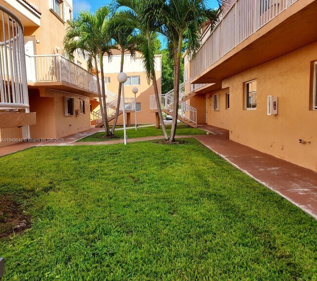 14911 SW 80th St in Miami, FL - Building Photo - Building Photo
