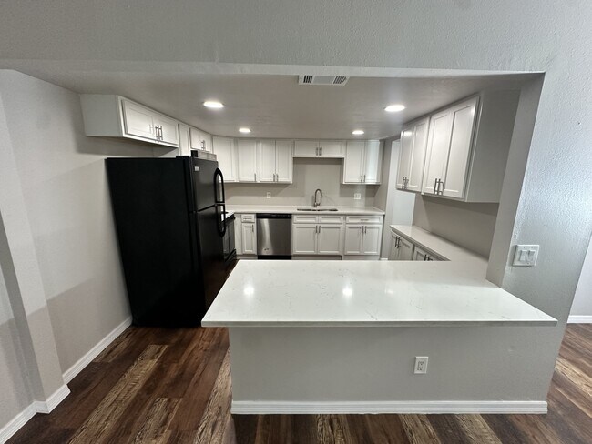 5541 Bay Blvd in Port Richey, FL - Building Photo - Building Photo