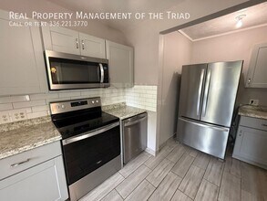 1003 W Wendover Ave in Greensboro, NC - Building Photo - Building Photo
