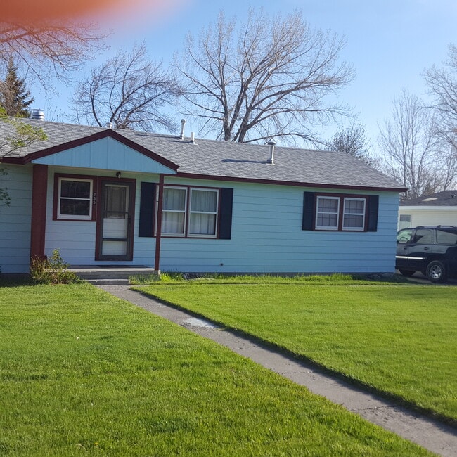 property at 755 Platinum Ave