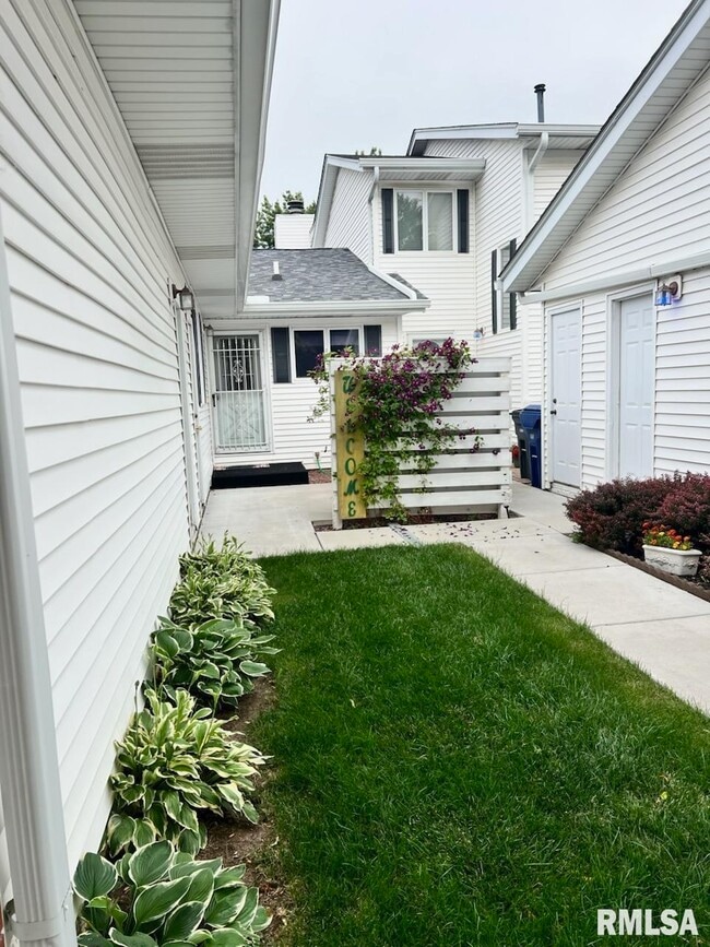 property at 3895 Prairie Ln