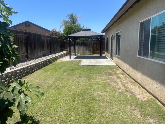10205 Pinnacle Ct in Bakersfield, CA - Building Photo - Building Photo