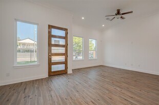 8449 Jutland Rd in Houston, TX - Building Photo