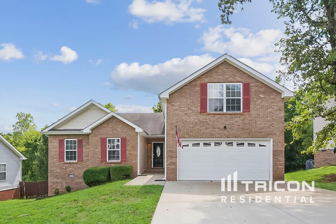 1723 Ridge Runner Ct in Clarksville, TN - Foto de edificio