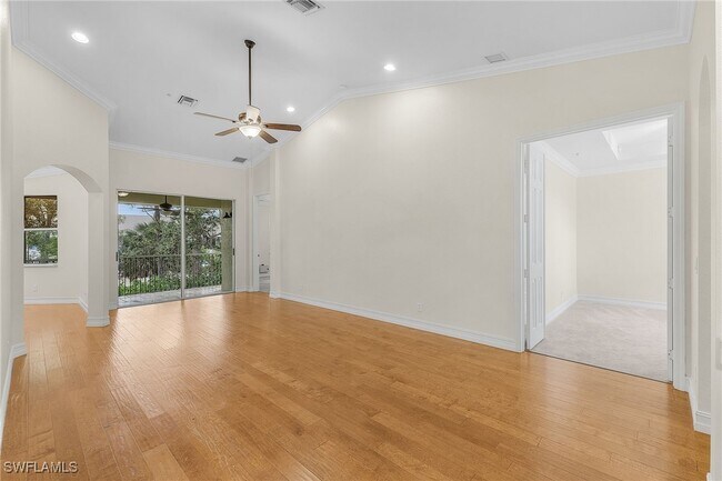 property at 1325 Mariposa Cir