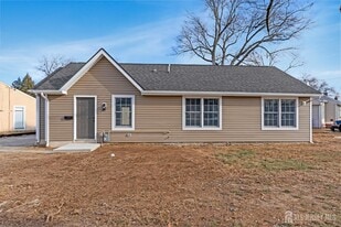 20 Louis Ave in Middlesex, NJ - Building Photo