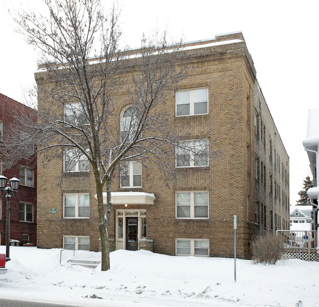 934 Grand Ave in St. Paul, MN - Foto de edificio - Building Photo