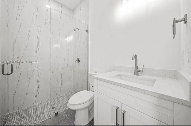 653 Stanley Ave in Lehigh Acres, FL - Foto de edificio - Building Photo