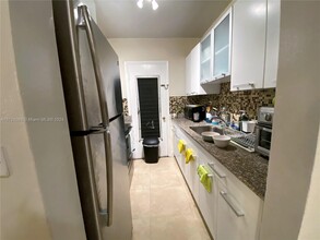 100 Sunrise Dr in Miami, FL - Building Photo - Building Photo