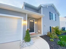 1734 Burr Pond Ln in Vicksburg, MI - Building Photo