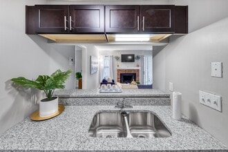 Midwood Gardens in Stone Mountain, GA - Foto de edificio - Building Photo