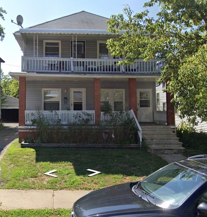 1342 Thoreau Rd in Lakewood, OH - Building Photo