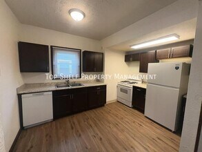 621 Oak Park Ave in Des Moines, IA - Building Photo - Building Photo