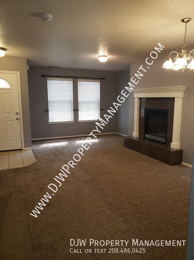 4439 N Tempest Way in Meridian, ID - Building Photo - Building Photo