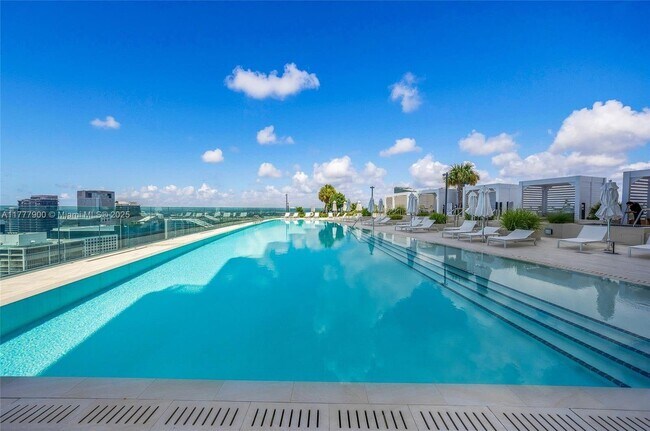 300 Biscayne Boulevard Way, Unit 3009 in Miami, FL - Building Photo - Building Photo