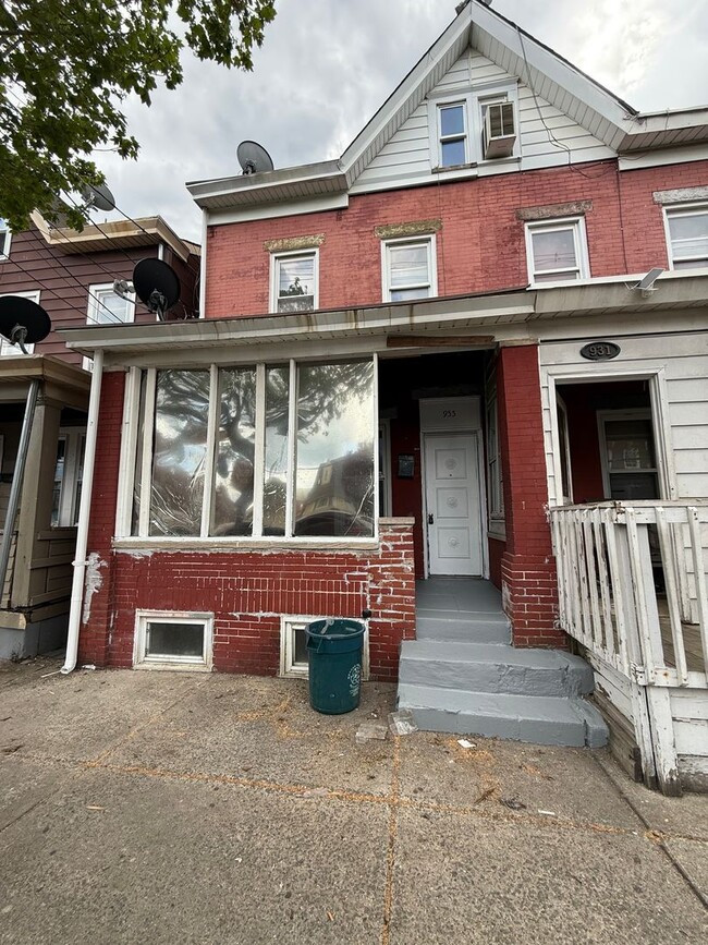 property at 933 Beatty St