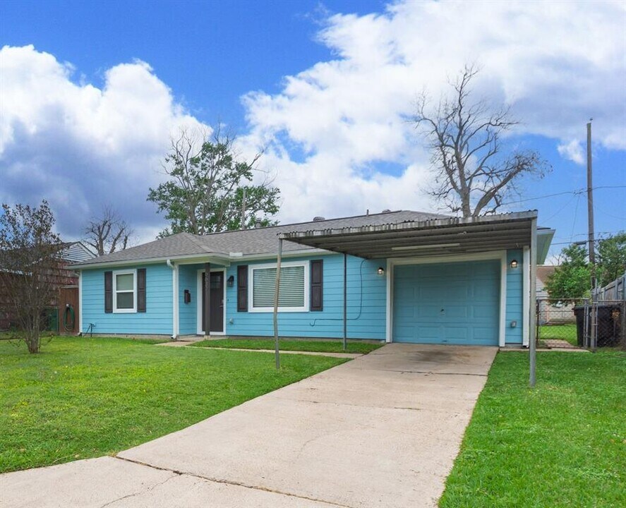 6637 Midfield Dr in Houston, TX - Building Photo
