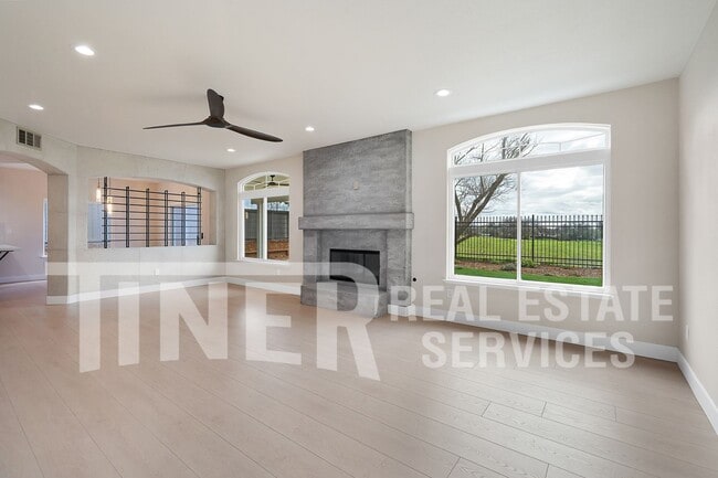 5250 Fenton Way in Roseville, CA - Building Photo - Building Photo
