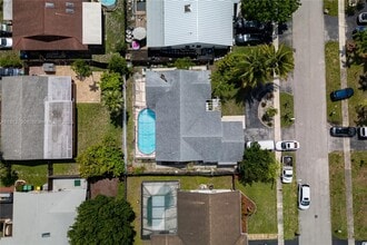 8521 NW 53rd St in Lauderhill, FL - Building Photo - Building Photo