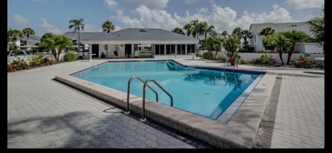 1100 Capri Isles Blvd, Unit Seasonal Rental-Condo in Venice, FL - Building Photo - Building Photo