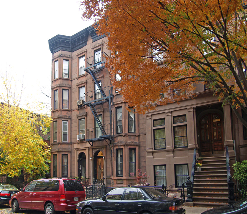 22 Fiske Pl in Brooklyn, NY - Building Photo