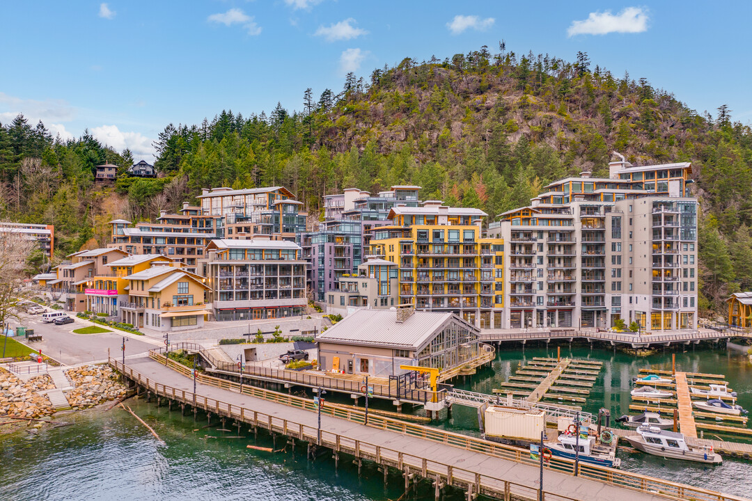 Horseshoe Bay Sanctuary in West Vancouver, BC - Building Photo