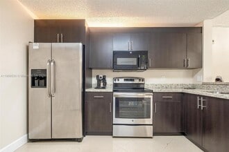 10111 W Sunrise Blvd in Plantation, FL - Building Photo - Building Photo