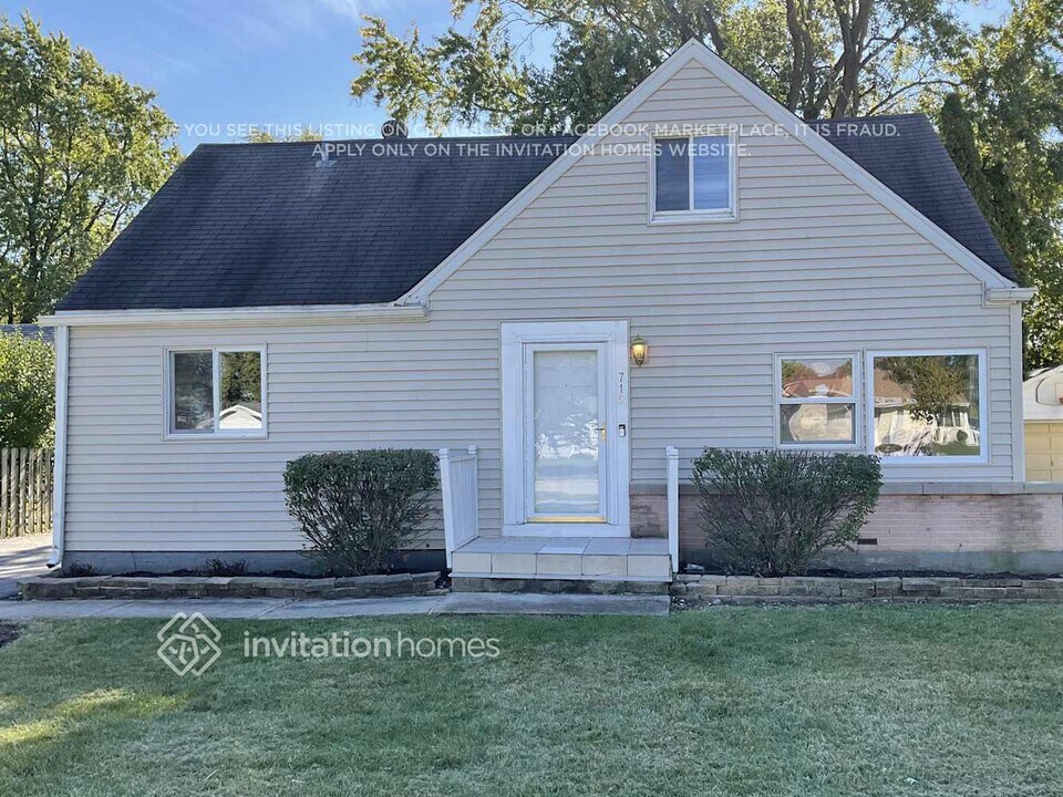 715 E Le Moyne Ave in Lombard, IL - Building Photo