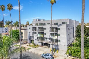 14629 W Erwin St in Van Nuys, CA - Building Photo