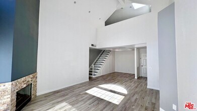 5420 Sylmar Ave in Los Angeles, CA - Building Photo - Building Photo