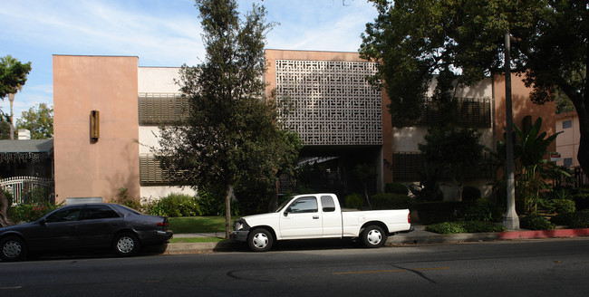 777 E Villa St in Pasadena, CA - Foto de edificio - Building Photo