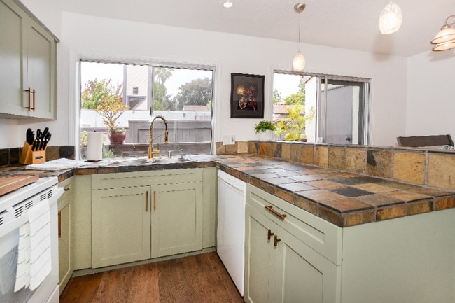 7988 Mission Center Ct in San Diego, CA - Building Photo - Building Photo