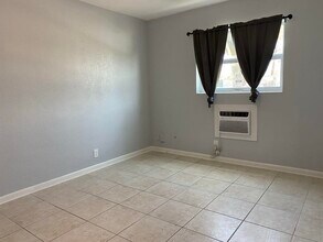810 Lake Shore Dr in Lake Park, FL - Building Photo - Building Photo