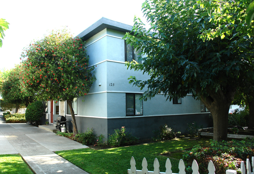 125 W F St in Benicia, CA - Building Photo