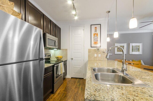 Berkshire Lakeway in Lakeway, TX - Building Photo - Building Photo