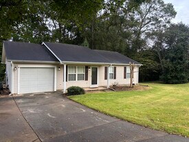 438 Old Colony Rd in Anderson, SC - Building Photo