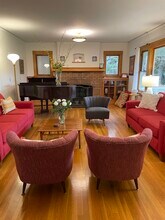 1373 Barker Rd in Hood River, OR - Building Photo - Building Photo