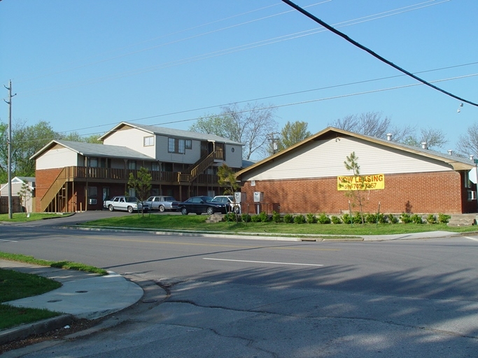 Brentwood Apartments in Owasso, OK - Building Photo